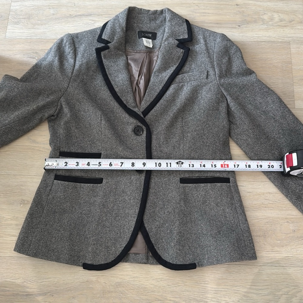 **J. Crew Gray Blazer with Notched Lapels and Structured Shoulders - Picture 7 of 7